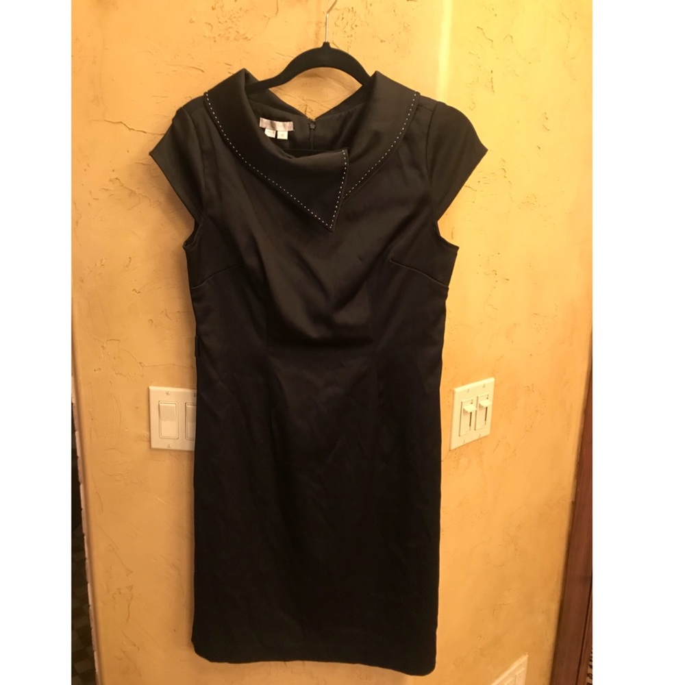 BEAUTIFUL BLK knee length dress with collar detail